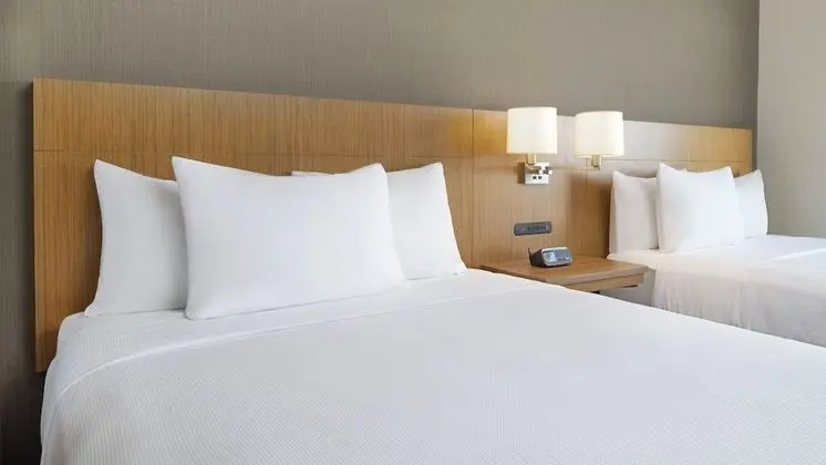 Oda (2 Queenbed & 1 Sofabed)