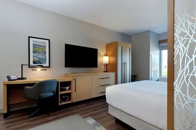 Oda, Engellilere Uygun (2 Queen Beds with Sofa bed, Shower)