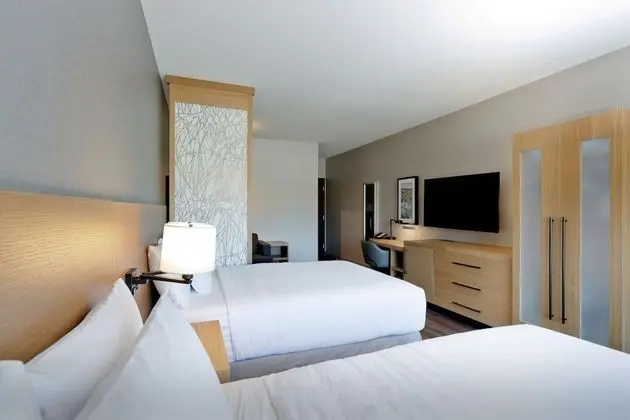 Oda, Engellilere Uygun (2 Queen Beds with Sofa bed, Shower)