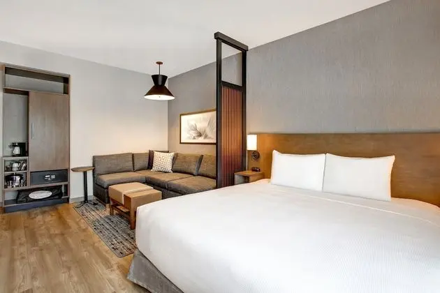 Oda, 1 En Büyük (King) Boy Yatak ve Çekyat, Balkon (Waterfront View)