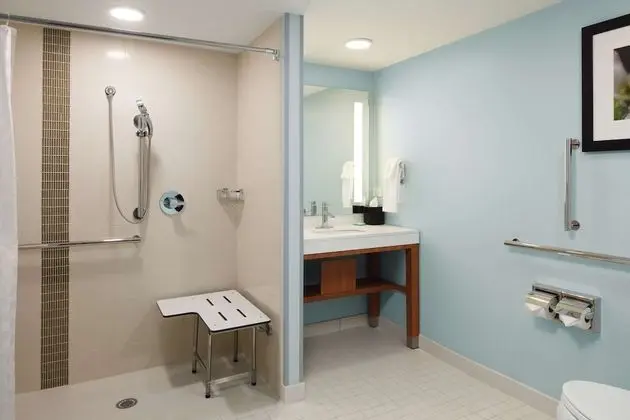Oda, 1 En Büyük (King) Boy Yatak ve Çekyat, Engellilere Uygun (With Shower)
