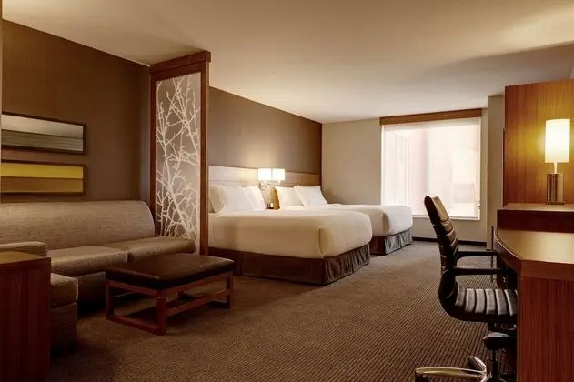 Oda, Birden Çok Yatak, Engellilere Uygun, Küvet (2 Queen and 1 Sofa Bed)