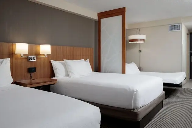 Oda (High Floor, 2 Queen Beds & 1 Sofa Bed)