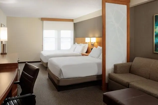 Oda (High Floor, 2 Queen Beds & 1 Sofa Bed)
