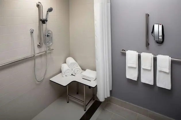 Oda, 1 En Büyük (King) Boy Yatak, Engellilere Uygun (Shower)