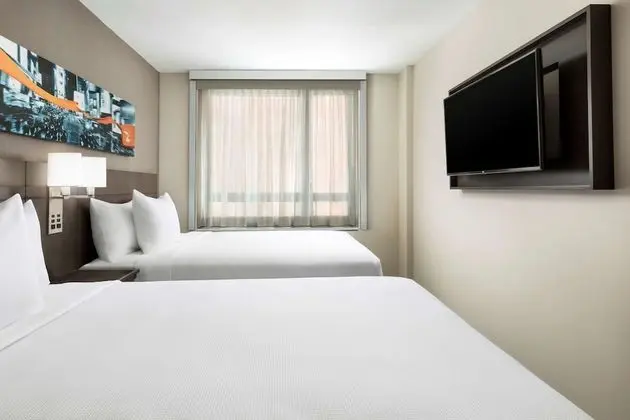 Oda, Şehir Manzaralı (2 Double Beds with Sofa bed)