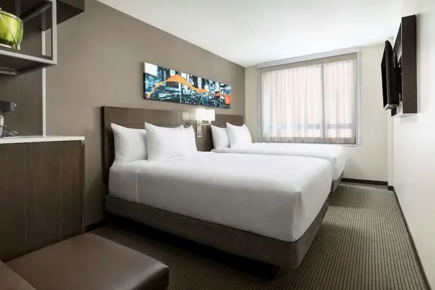 Oda, Şehir Manzaralı (2 Double Beds with Sofa bed)