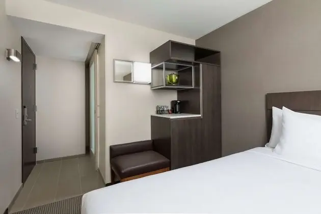 Oda, Şehir Manzaralı (2 Double Beds with Sofa bed)
