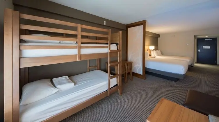 Family Oda (2 Queen Beds, Sofa Bed)