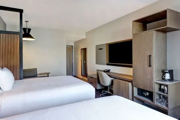 Oda (2 Queen Beds with Sofa Bed)