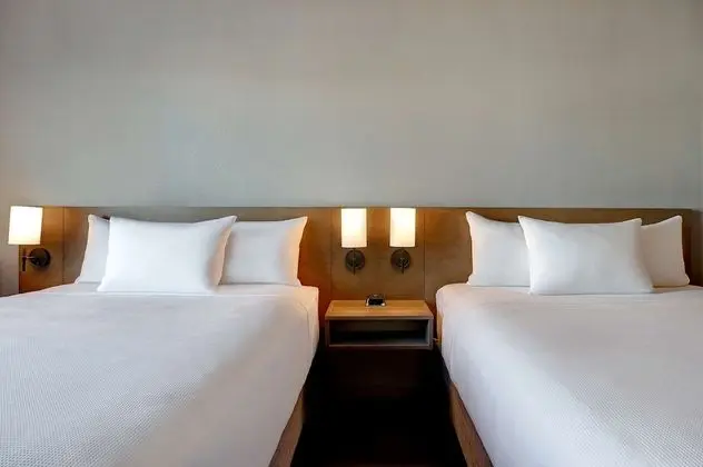 Oda (2 Queen Beds with Sofa Bed)
