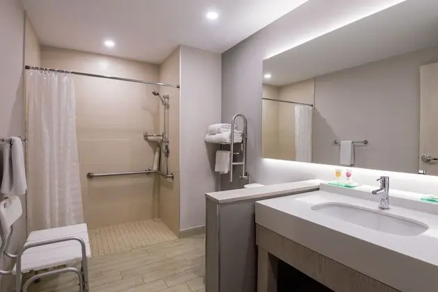 Oda, 1 En Büyük (King) Boy Yatak ve Çekyat, Engellilere Uygun (With Shower)