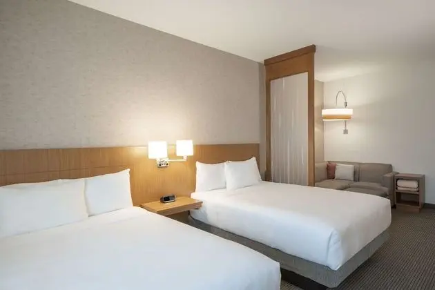 Oda, Engellilere Uygun, Küvet (2 Queenbed & 1 Sofabed)