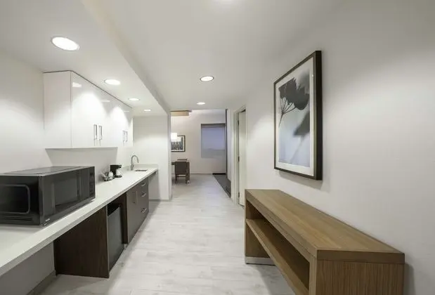 Süit, 1 En Büyük (King) Boy Yatak ve Çekyat, Engellilere Uygun (with Shower)