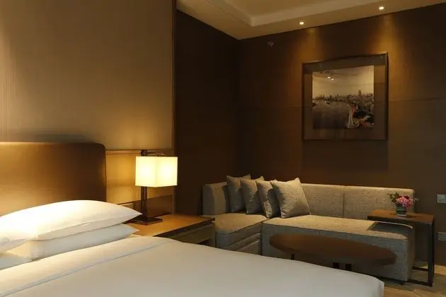 Oda, 1 En Büyük (King) Boy Yatak ve Çekyat (HONGQIAO)