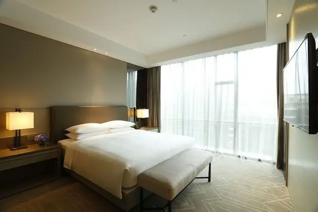 Oda, 1 En Büyük (King) Boy Yatak ve Çekyat (HONGQIAO)