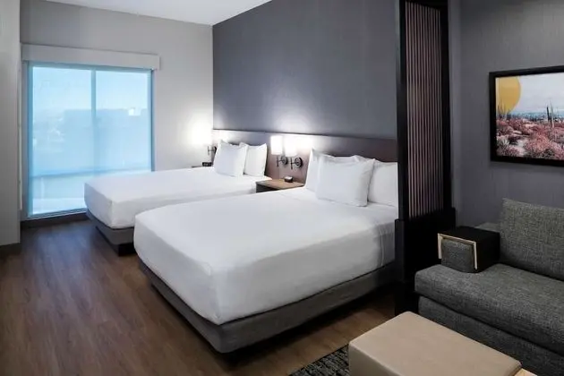 Oda (2 Queen Beds with Sofabed, High Floor)