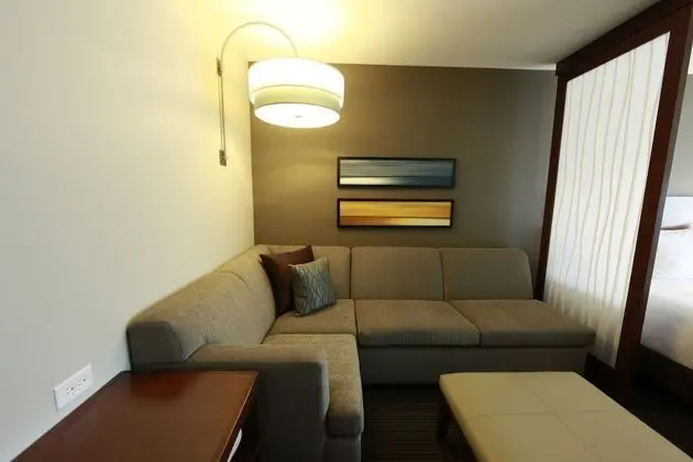 Oda (2 Queen Beds with Sofa bed)