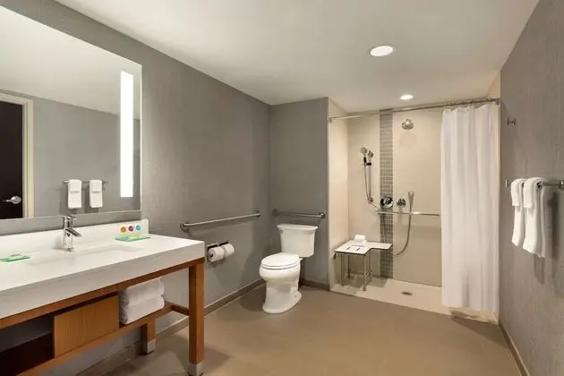 Oda, 1 En Büyük (King) Boy Yatak ve Çekyat, Engellilere Uygun (with Shower)