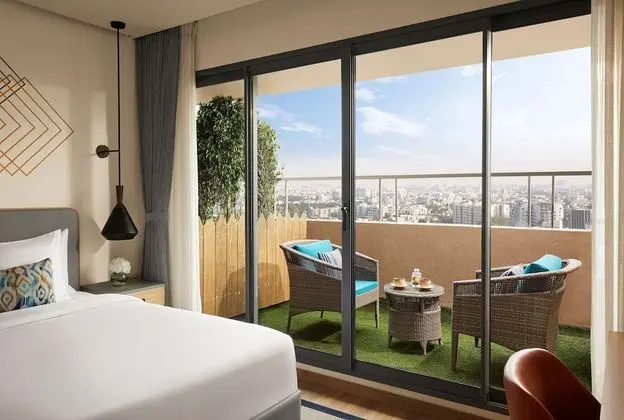 Oda, 1 En Büyük (King) Boy Yatak ve Çekyat, Balkon
