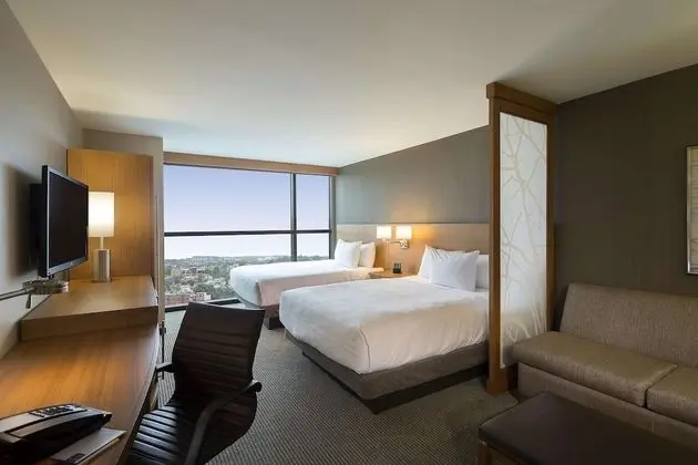 Oda (2 Queenbed & 1 Sofabed, High Floor)