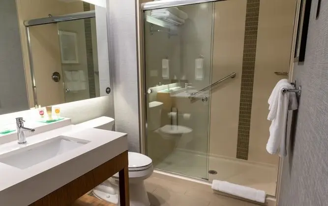 Oda, Birden Çok Yatak (2 Queen, 1 Sofa Bed)