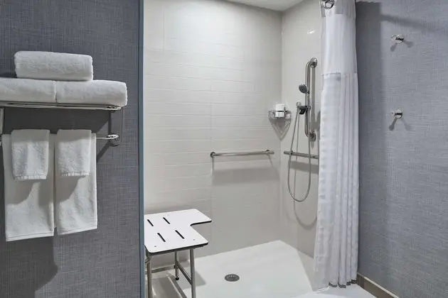 Oda, 1 En Büyük (King) Boy Yatak ve Çekyat, Engellilere Uygun, Manzaralı (Shower)