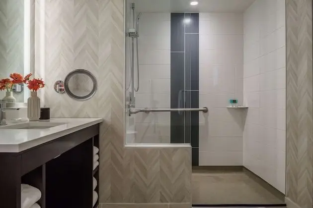 Oda, 1 En Büyük (King) Boy Yatak ve Çekyat, Engellilere Uygun (Shower)