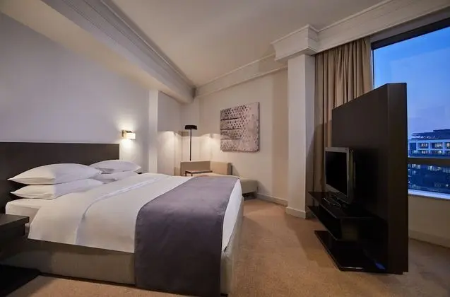 Regency Executive Suite (EXST)