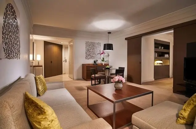 Regency Executive Suite (EXST)