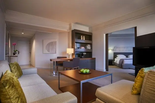 Regency Executive Suite (EXST)