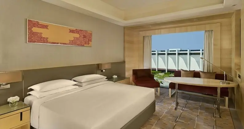 Regency Room - King Bed