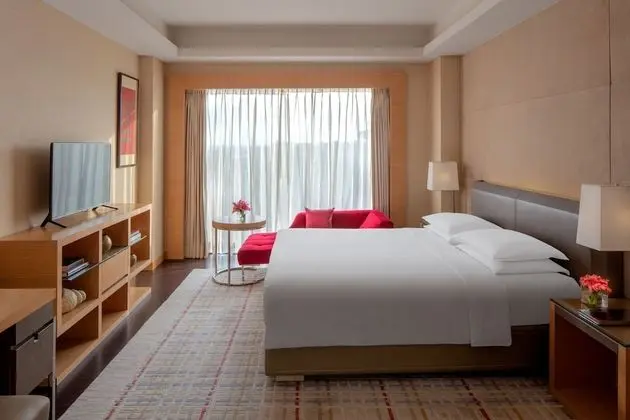 Regency Room - King Bed