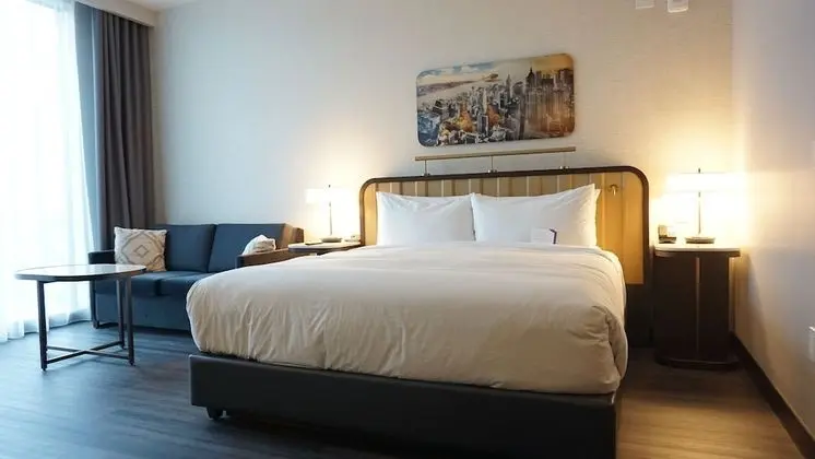 Oda, 1 En Büyük (King) Boy Yatak ve Çekyat, Şehir Manzaralı