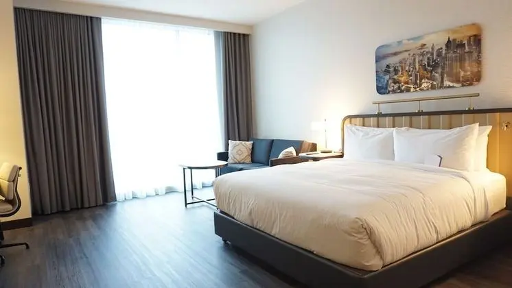 Oda, 1 En Büyük (King) Boy Yatak ve Çekyat, Şehir Manzaralı