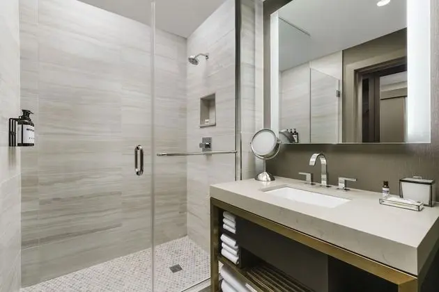 Oda, 1 En Büyük (King) Boy Yatak ve Çekyat, Şehir Manzaralı