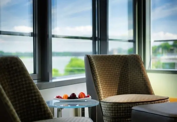 Club Oda, 1 En Büyük (King) Boy Yatak, Business Dinlenme Salonu Kullanımı, Nehir Manzaralı