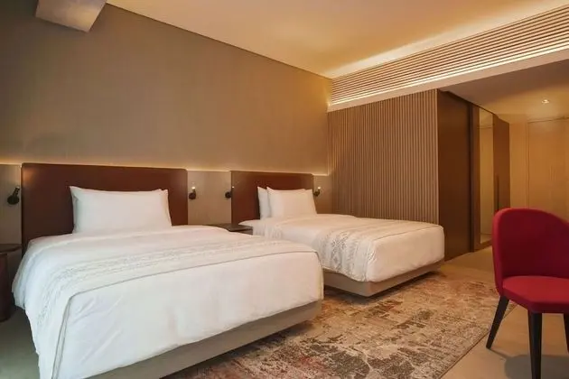 Oda, 2 Büyük (Queen) Boy Yatak, Şehir Manzaralı