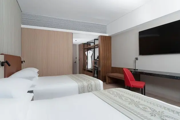 Oda, 2 Büyük (Queen) Boy Yatak, Şehir Manzaralı