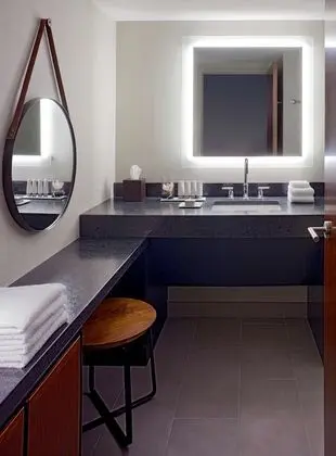 Oda, 2 Büyük (Queen) Boy Yatak