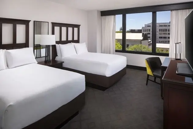 Oda, 2 Çift Kişilik Yatak, Şehir Manzaralı