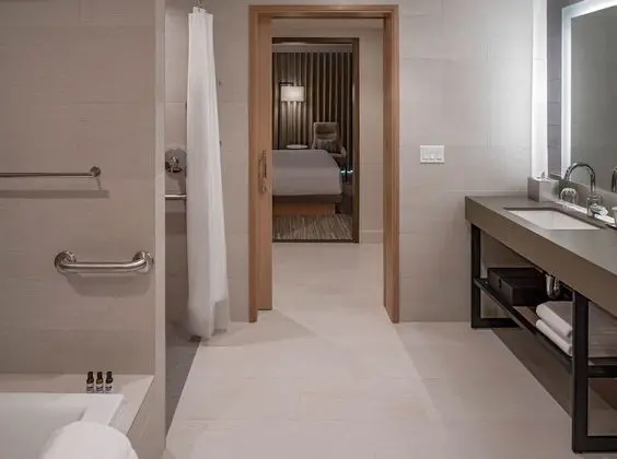 Oda, 2 Büyük (Queen) Boy Yatak, Engellilere Uygun (Shower)