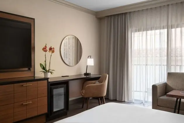 Oda, 1 En Büyük (King) Boy Yatak ve Çekyat, Balkon