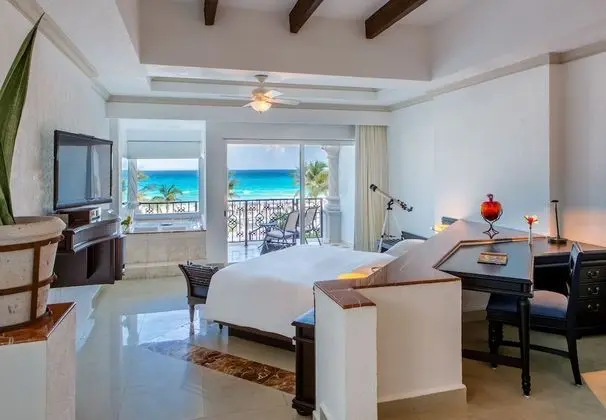 Ocean View Swim Up Suite King