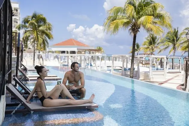 Ocean View Swim Up Suite King