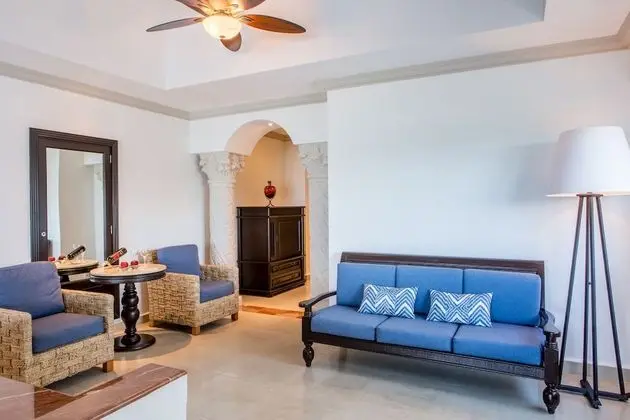 Ocean View Swim Up Suite King