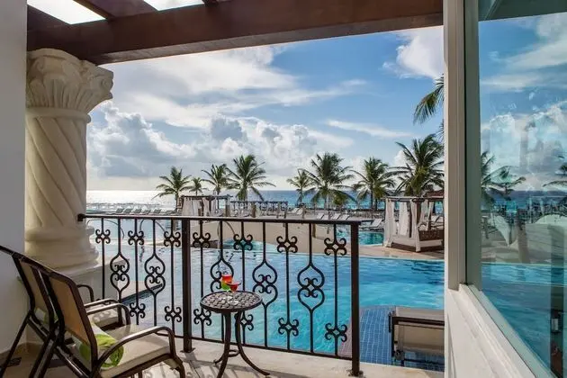 Ocean View Swim Up Suite King