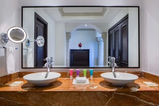 Ocean View Swim Up Suite King