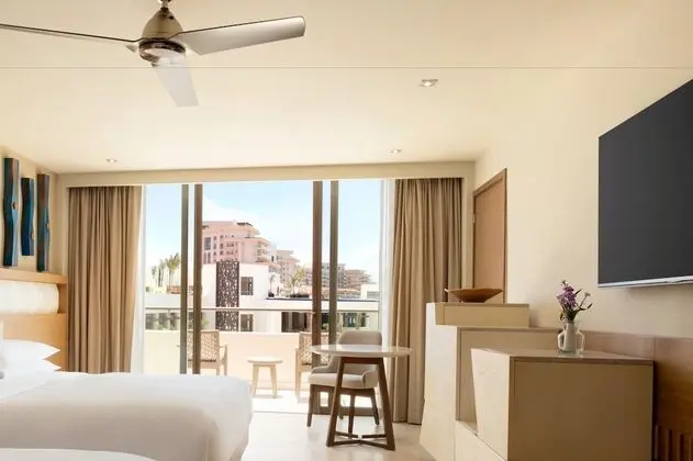 Tek Büyük Yataklı Oda, Resort Manzaralı