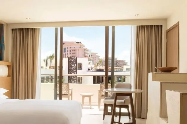 Tek Büyük Yataklı Oda, Resort Manzaralı